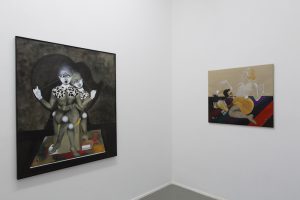 links: Ragtime Theorem (Mir-e butah) 2013, Öl auf Leinwand 120 x 100 cm, rechts: Stelz (Valentino) 2019, Öl auf Leinwand 70 x 78 cm